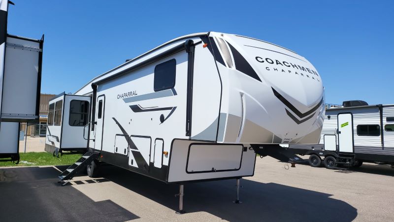 2025 Coachmen Chapparal 393MBX